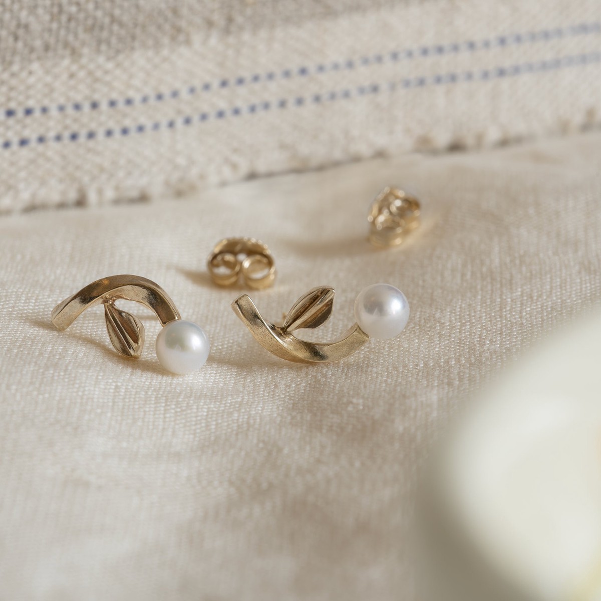 Amlie Pearl Ear Studs – 9K OneSize