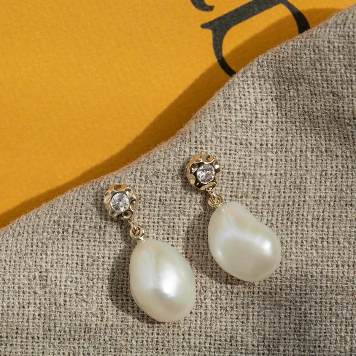 Salome Pearl Ear Studs - 9K OneSize
