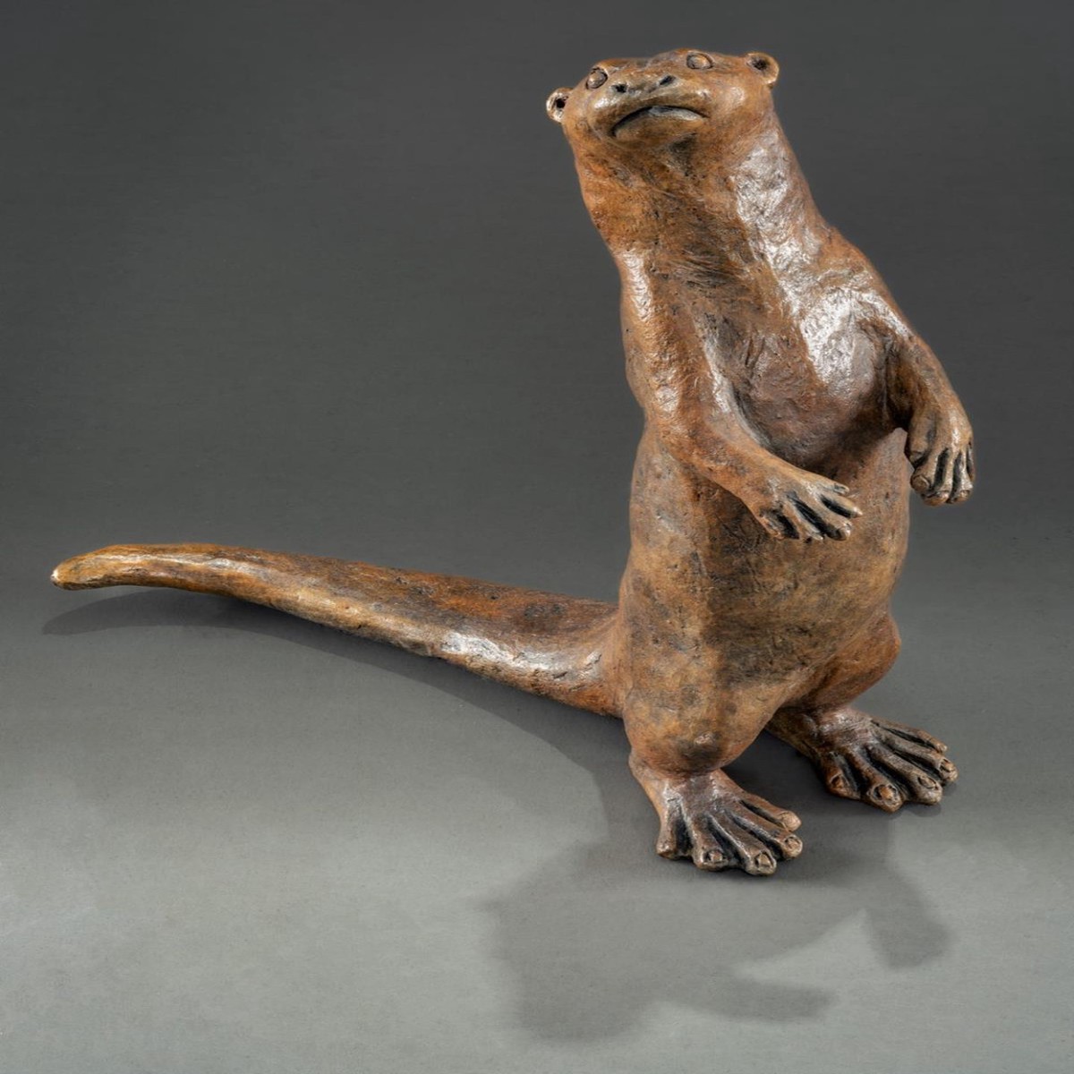 192 - Otter on haunches (3 on exhibit)